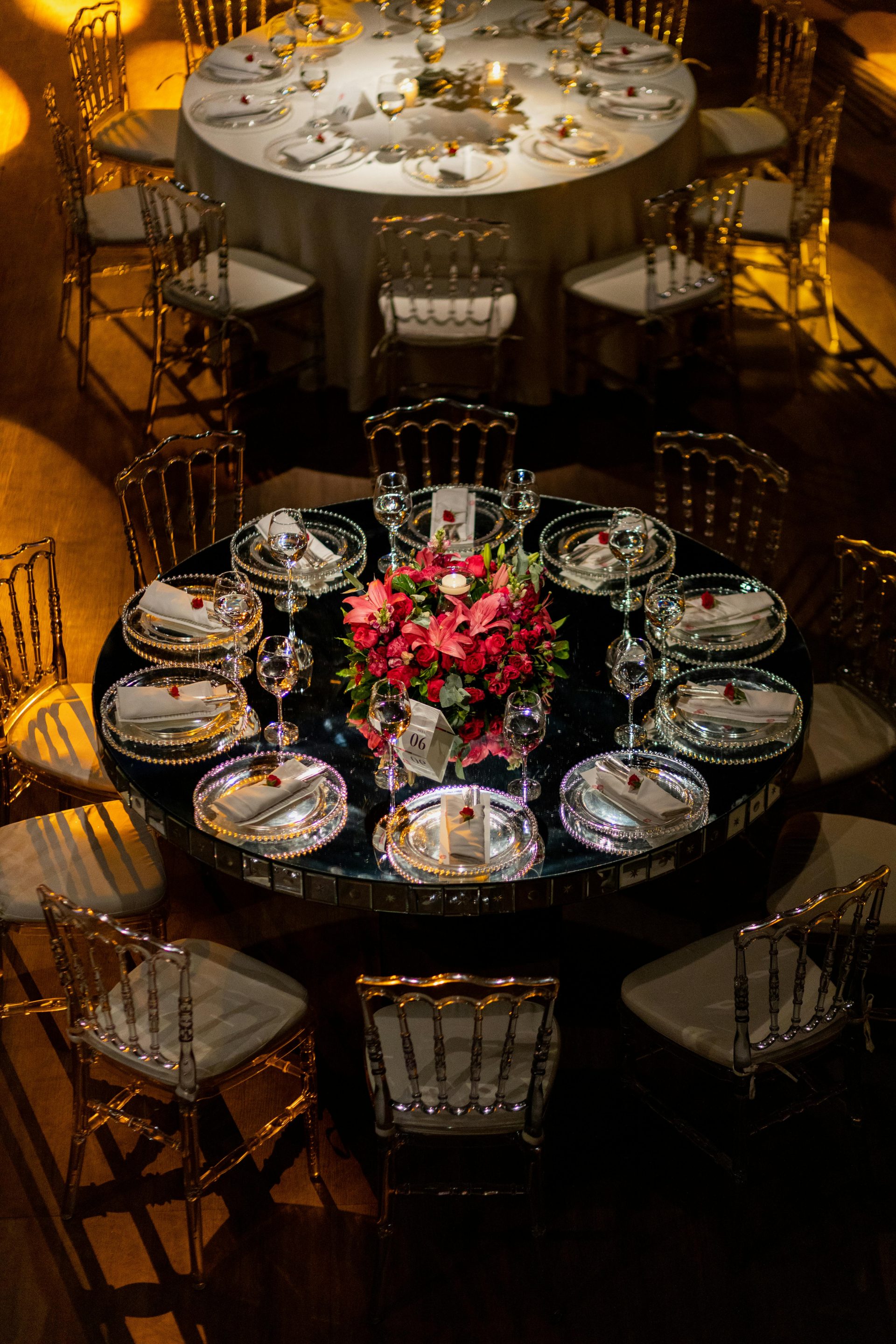 A beautifully decorated wedding table with floral centerpiece and elegant tableware.